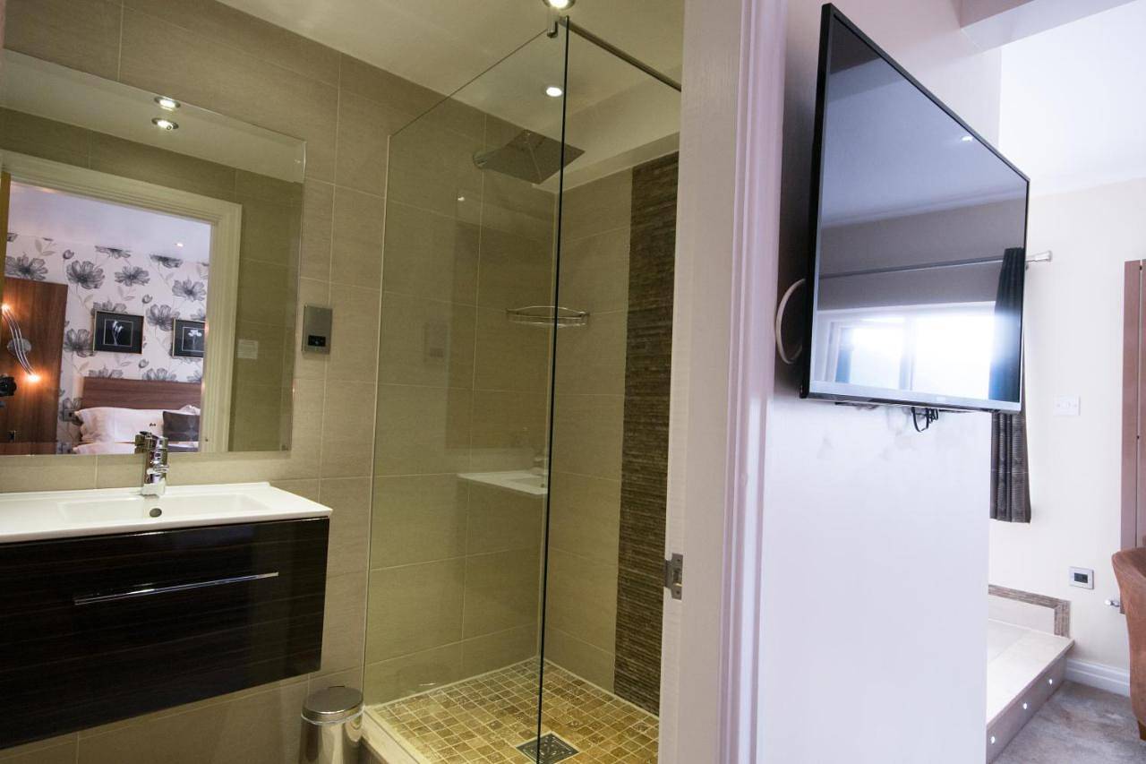 Deluxe King Room with Whirlpool Bath & View in Lake District