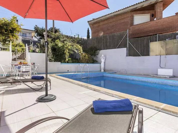 Chalet para 8 personas, con terraza y piscina en Tarragona