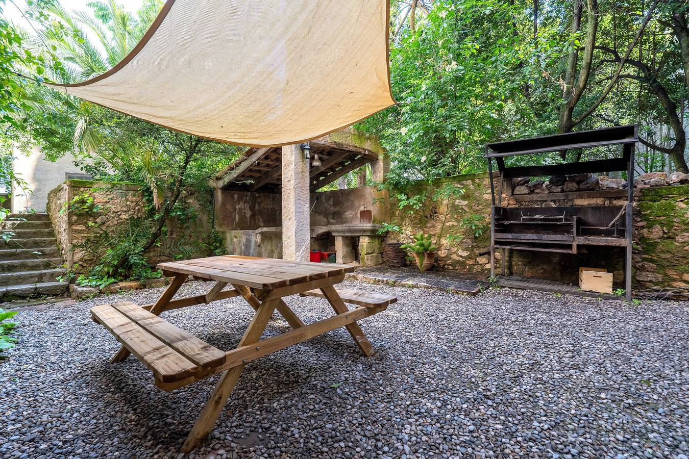 Casa de huéspedes 'L'Abadia De Santes Creus' con vistas a la montaña, piscina privada y Wi-Fi in Santes Creus, Aiguamurcia