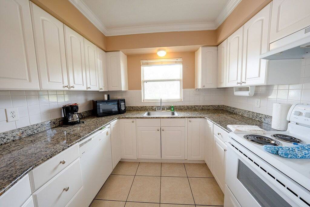 Ganze Wohnung, 102 · ☀Pool✔ Kitchen✔ Beach✔ Self Checkin✔ Free Parking✔ in Clearwater Beach, Clearwater