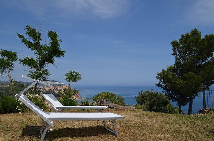 Ferienhaus für 4 Personen, mit Terrasse und Garten sowie Ausblick in Imperia - 3