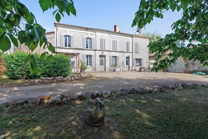 Charming Gîte in Périgord for 2 to 6 Guests in Saint-Martin-de-Gurson, Périgord Pourpre