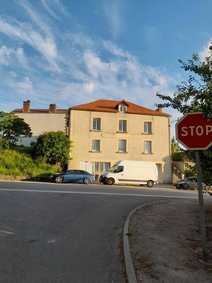 Location de vacances pour 6 personnes, avec Terrasse ainsi que Jardin et Vue à Breuil-Barret