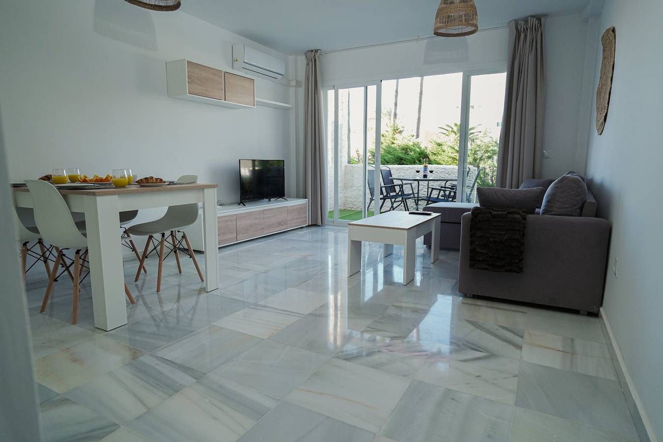Ganze Ferienwohnung, Ferienwohnung für 4 Personen mit Meerblick in Playa Playazo, Nerja