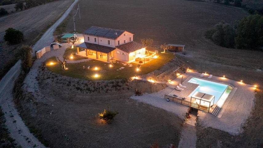 Gîte pour 4 personnes, avec jardin ainsi que piscine et jacuzzi à Serrungarina - 3