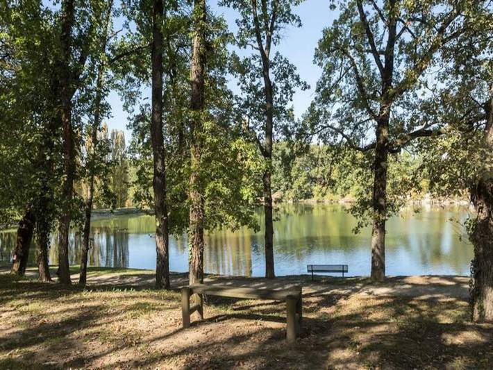 Appartement de vacances pour 4 personnes, avec Terrasse ainsi que Piscine et Vue sur le lac dans le Lot-et-Garonne - 2