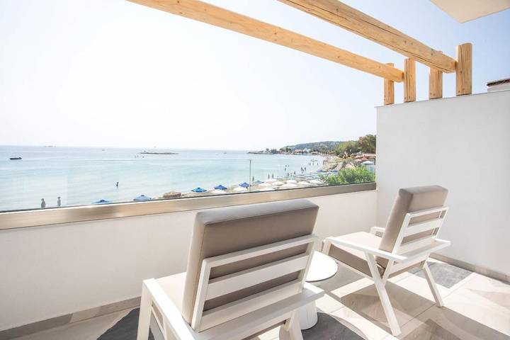 Chambre d’hôte pour 2 personnes, avec Balcon et Terrasse ainsi que Jacuzzi et Vue