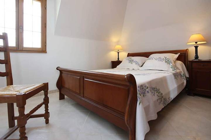 Location de vacances pour 10 personnes, avec terrasse ainsi que piscine et jardin à Saint-Geyrac - 4
