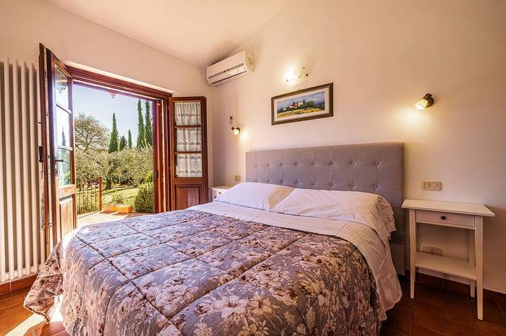 Umbria Estate 2 Villas, 2 Heated Pools , 2 Jacuzzi  Town Walking Distance in Città della Pieve, Perugia Province