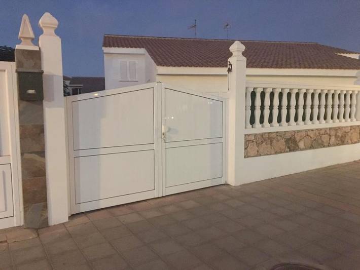 Chalet para 6 personas, con terraza además de jardín y piscina - 1