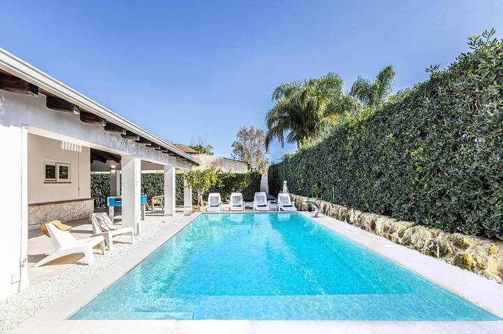Villa for 6 people, with garden in Syracuse