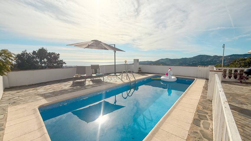Villa 'Lucía' with Sea View, Wi-Fi and Air Conditioning in Frigiliana, Costa del Sol