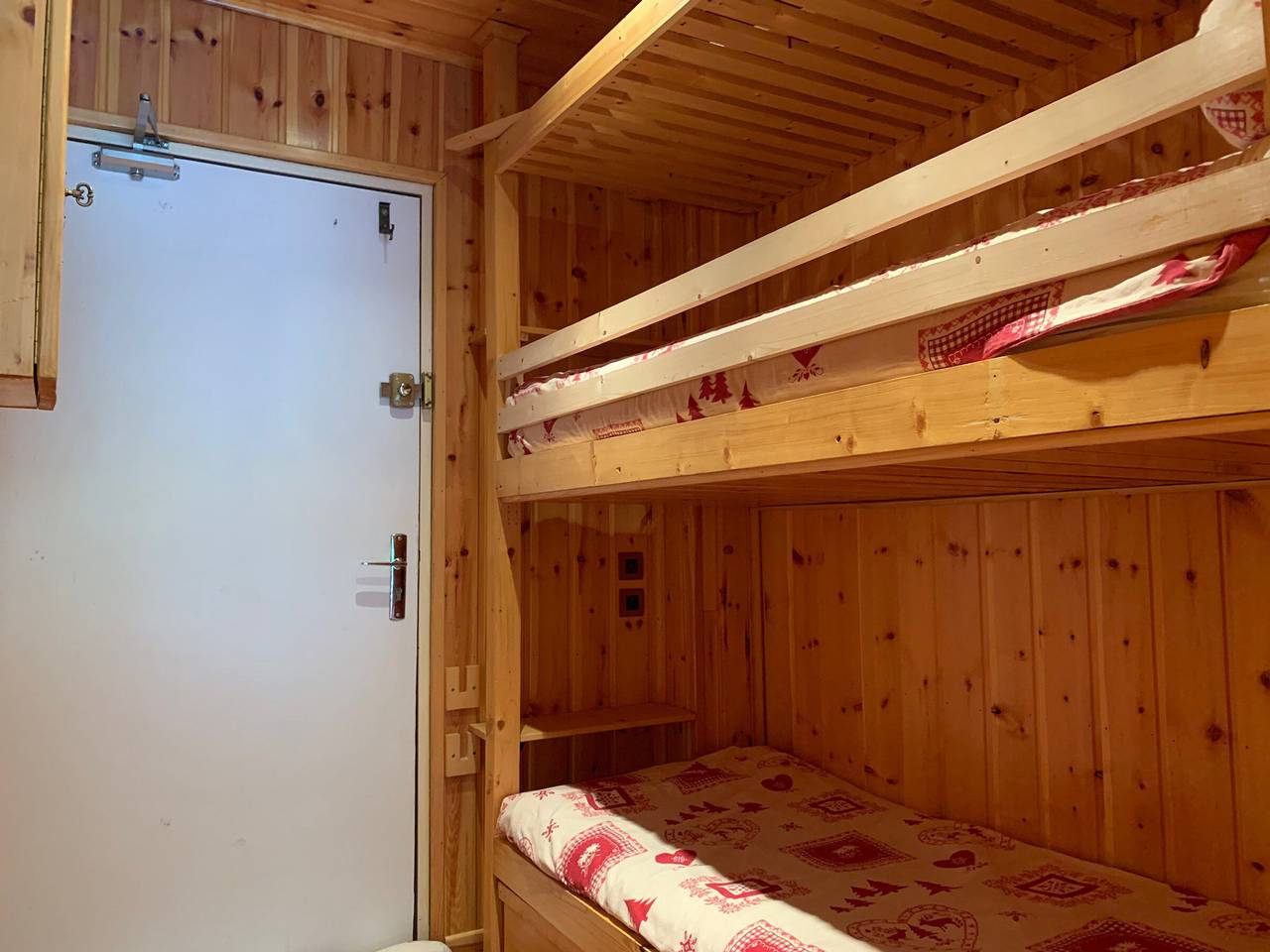 Entire studio, Renovated chalet-style studio 4/5 pers, large terrace, piste view in Pra-Loup, Uvernet-Fours