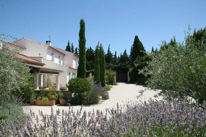 Chambre d’hôte pour 2 personnes, avec piscine ainsi que vue et jardin