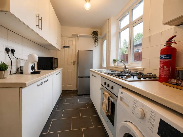 Perfect Booking | 2 Bed Home w/ Street Parking in Coventry, Birmingham Area