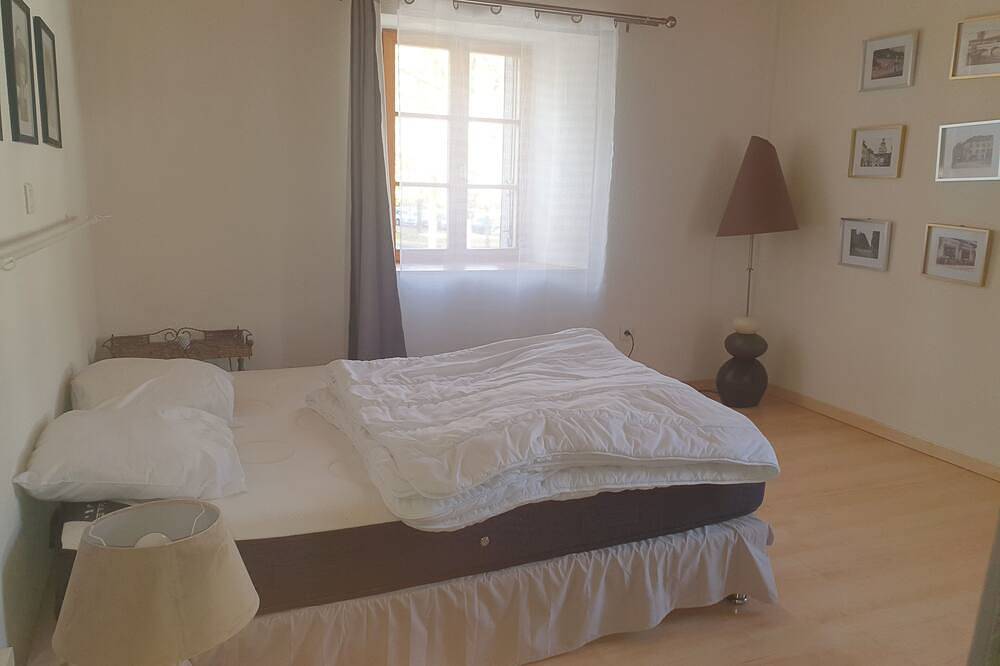 Apartamento entero, Cosy, newly renovated gîte, very close to the town center but in a quiet location in Pays de Pontarlier, Doubs (desambiguación)
