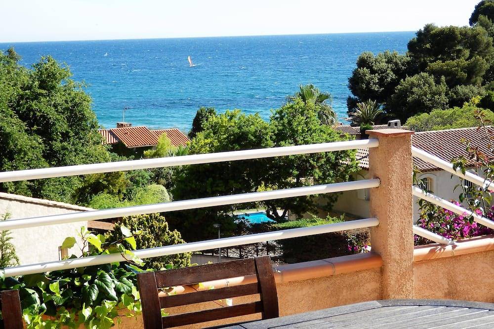 Villa cotière climatisée, vue mer, 80m plage, piscine. Possible vendredi/lundi. in Le Pradet, Parc national de Port-Cros