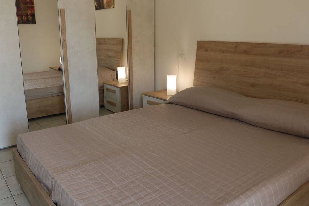 Ganze Wohnung, Herrliche Wohnung für 4 Leute mit Pool,  W-Lan, Klimaanlage, Tv, Terrasse und Haustiere erlaubt in Colà, Lazise