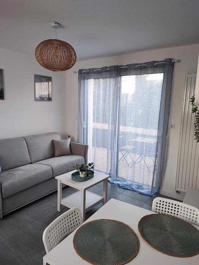 Appartement entier, One-Bedroom Apartment in Bréal-sous-Montfort, Région de Rennes
