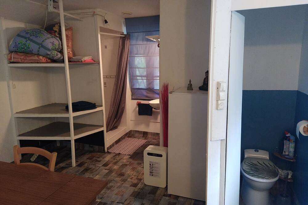 Petite maison authentique juste a côté de chemins de randonnées. in Martigné-Briand, Vallée de la Loire