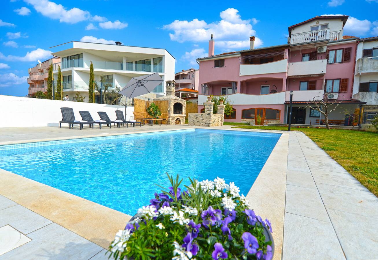 Ganze Wohnung, Ferienwohnung für 5 Personen mit Pool in Stinjan, Südküste Istrien