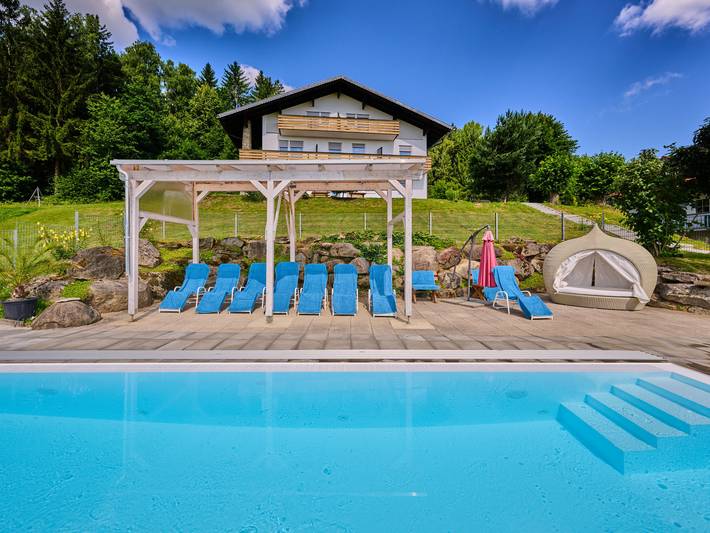 Ferienhaus für 25 Personen, mit Ausblick und Balkon sowie Garten