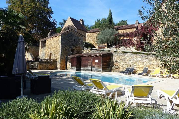 Gîte pour 27 personnes, avec Balcon ainsi que Jardin et Sauna à Saint-Front-sur-Lémance