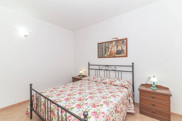 Casa Vacanze 'Casa Vacanza San Teodoro', con barbecue, aria condizionata e 2 posti auto privati. in L'Alzoni, San Teodoro