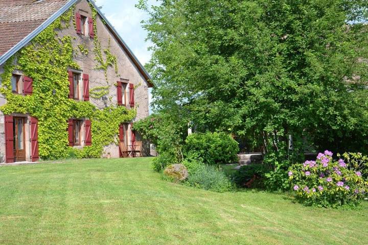 Location de vacances pour 2 personnes, avec Terrasse ainsi que Sauna et Vue à Ternuay-Melay-et-Saint-Hilaire