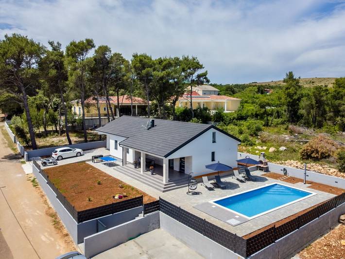 Villa pour 6 personnes, avec vue et terrasse ainsi que jardin et piscine dans Vir - 3