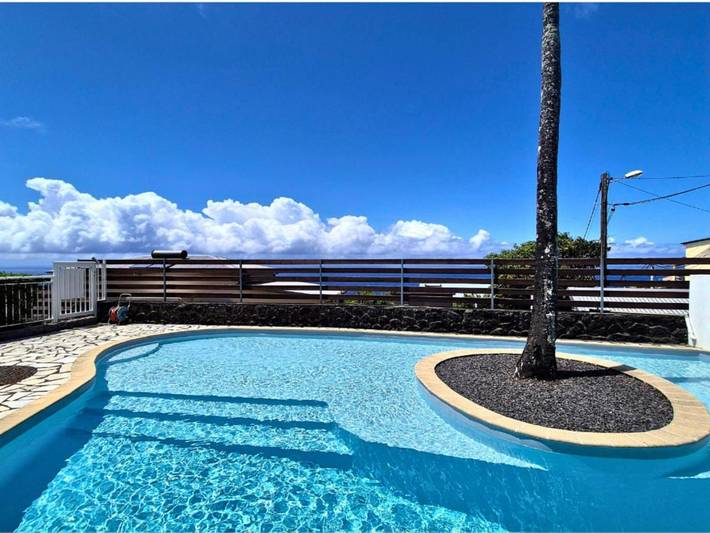 Appartement de vacances pour 2 personnes, avec balcon et piscine ainsi que vue et jardin