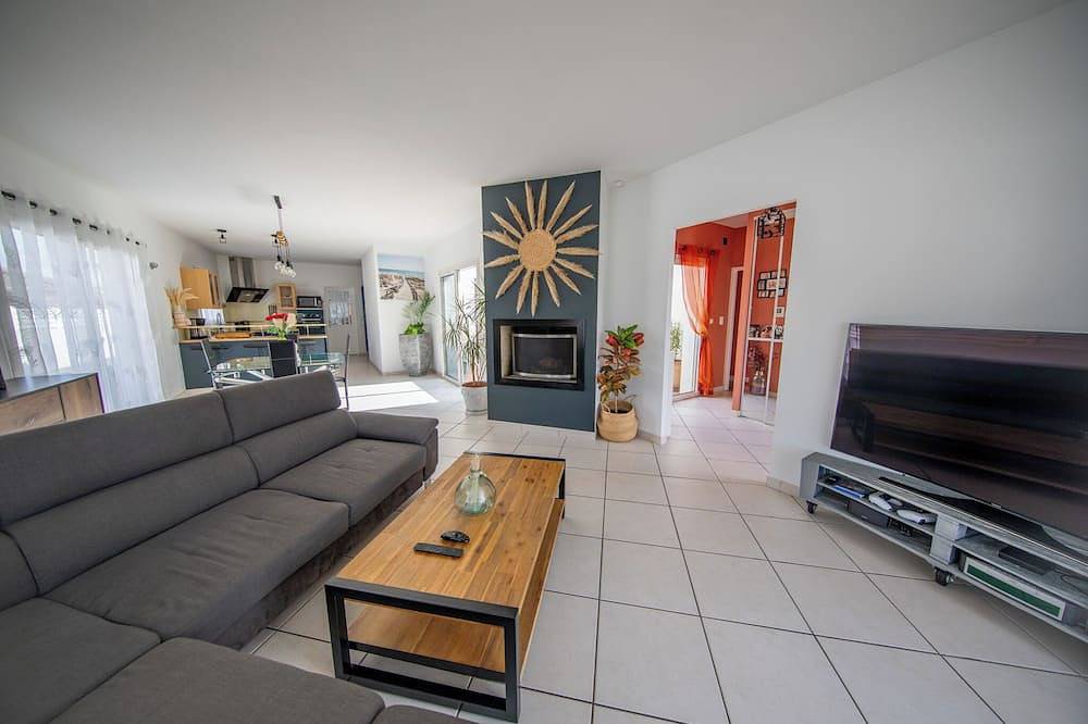Beautiful house with large garden for 8 people with heated swimming pool in Saint-Médard-en-Jalles, Bordeaux und Umgebung