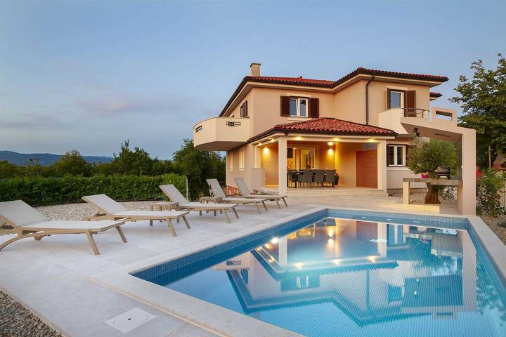 Ferienwohnung für 8 Personen, mit Pool und Balkon/Terrasse sowie Terrasse, kinderfreundlich auf Krk - 3