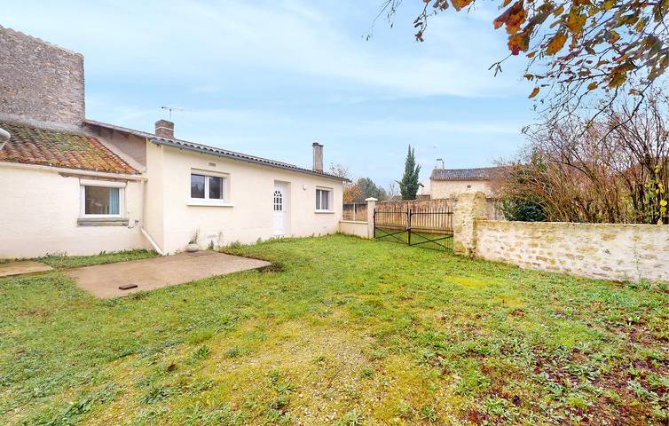 Location de vacances pour 6 personnes, avec jardin ainsi que piscine et terrasse, animaux acceptés dans Doux