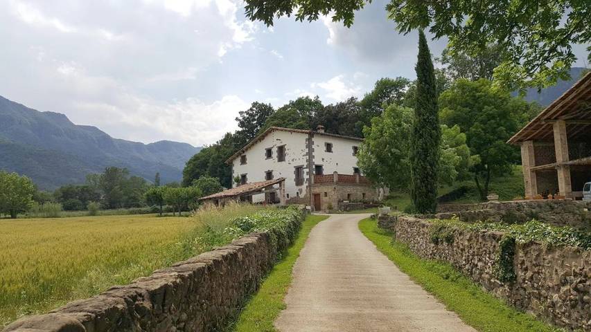 Casa rural para 5 personas, con Terraza además de Jardín y Piscina en Vall de Bas