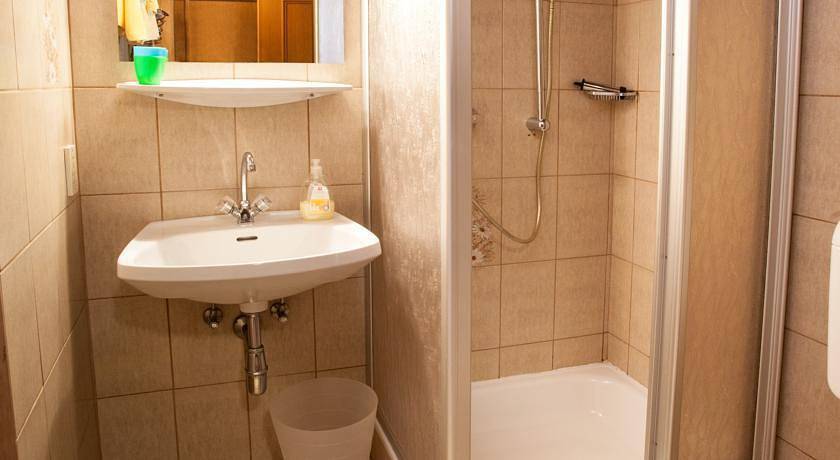 Vierbettzimmer mit Dusche, Wc in Golling an der Salzach, Tennengau