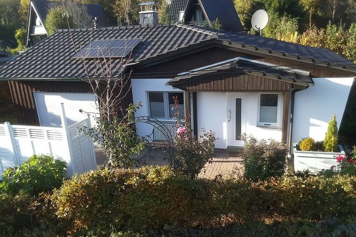 Vakantiehuis 'Glückshuuske' met privé terras en privé tuin in Meschede, Hochsauerlandkreis