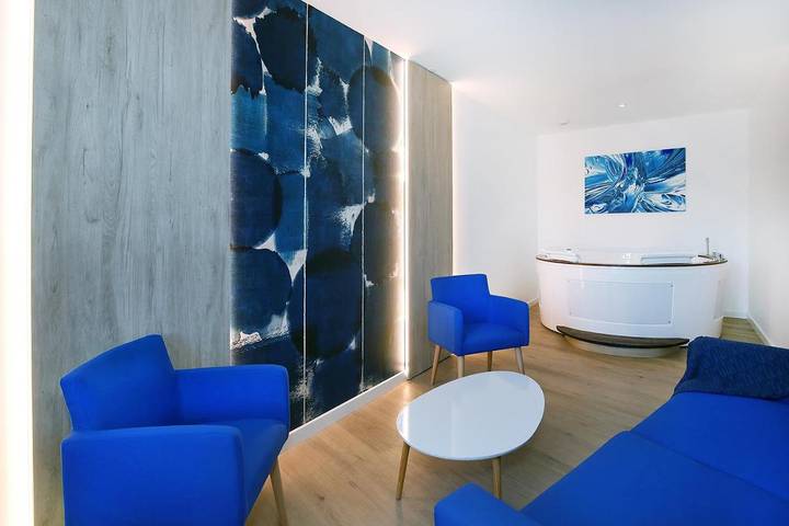 Hôtel pour 2 personnes, avec vue et jardin ainsi que piscine et sauna à Rousset - 3