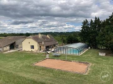 Gîte pour 25 personnes, avec piscine ainsi que jacuzzi et jardin à Sainte-Sabine-Born
