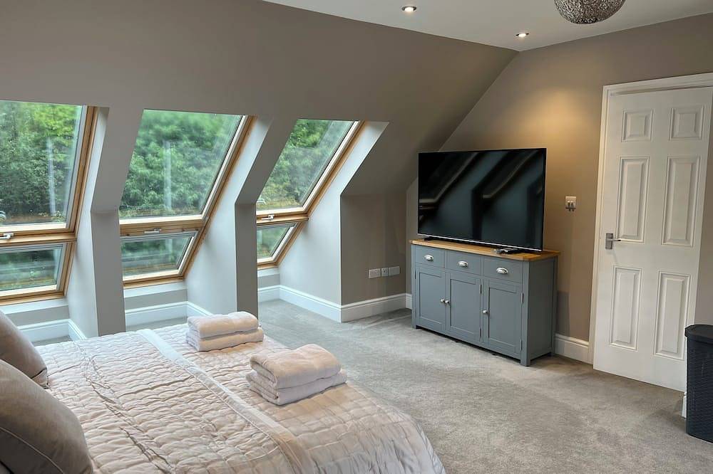 Entire cottage in East Sussex, 12 guests, 5 bedrooms, Hot tub & Games Room in Bexhill, East Sussex