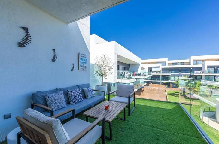 Ferienwohnung für 8 Personen, mit Ausblick und Pool sowie Garten und Kinderpool in Zahara de los Atunes