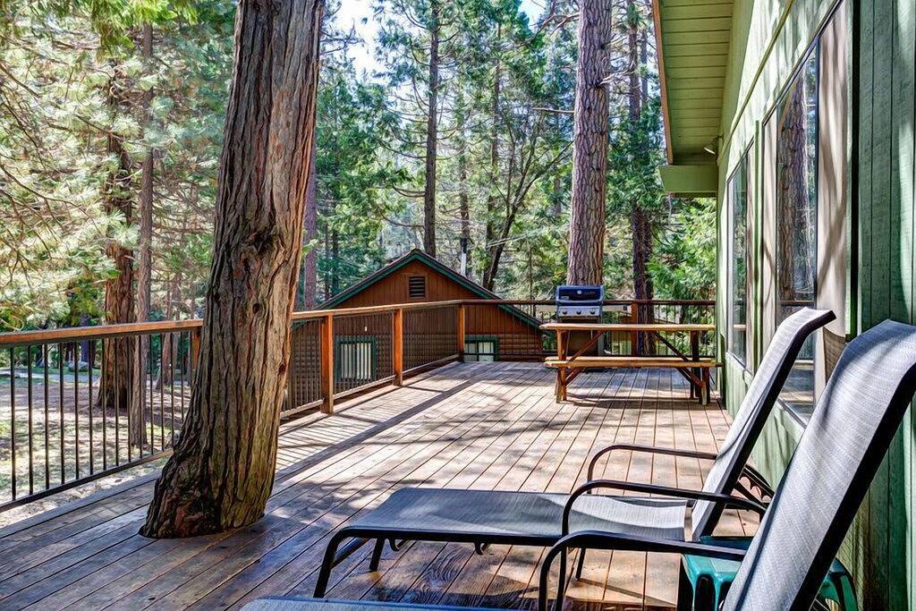 Log Cabin for 8 People in Wawona, Mariposa County