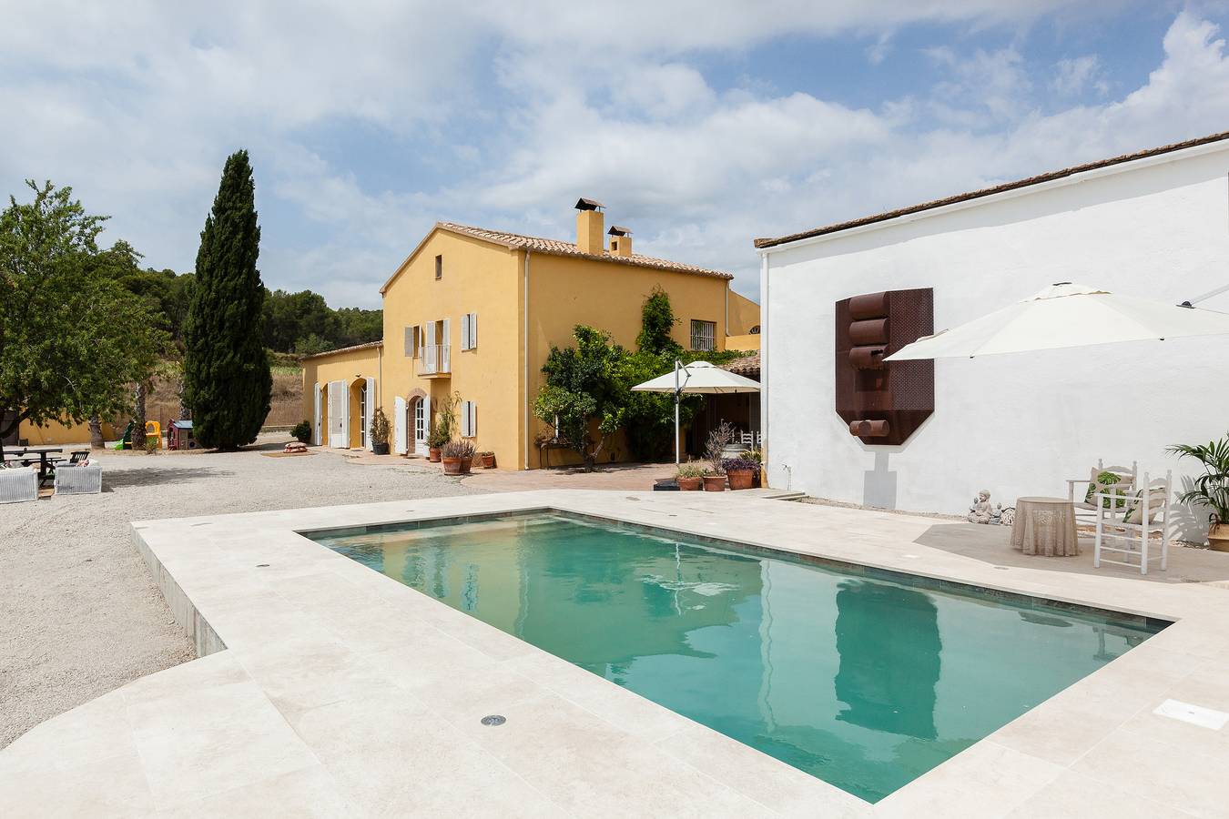 Holiday Home 'Lidia' with Mountain View, Private Pool and Wi-Fi in Sant Martí Sarroca, Barcelona inland