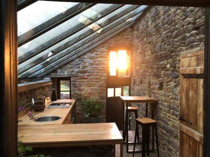 Location de vacances pour 3 personnes, avec balcon ainsi que jardin et piscine dans Saint-Malon-sur-Mel