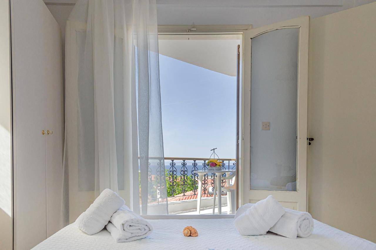 One-Bedroom Apartment with Sea View (3 Adults) in Polychrono, Cassandra