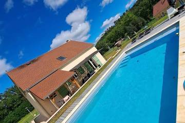 Cottage pour 8 personnes, avec terrasse et jardin à Payrignac