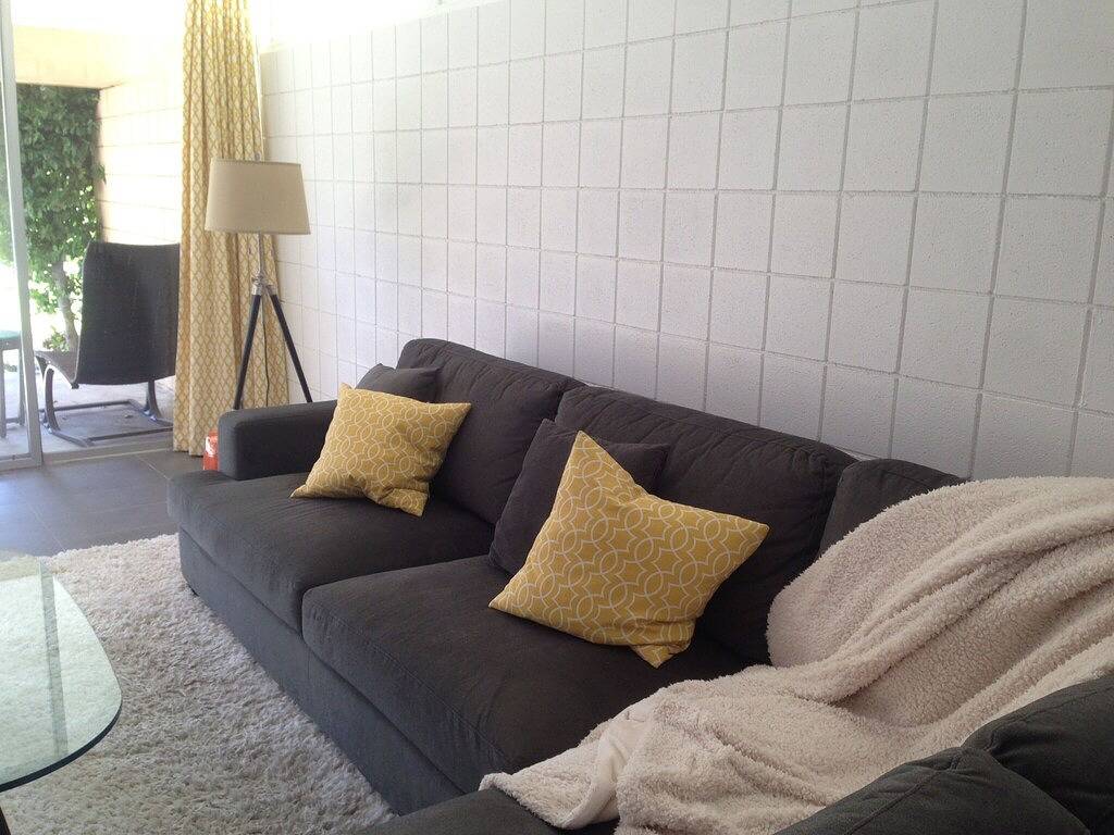 Ganze Wohnung, Renoviert Flucht der Mitte des Jahrhunderts, mit neuer Küche und Badezimmer. in Palm Desert, Coachella Valley