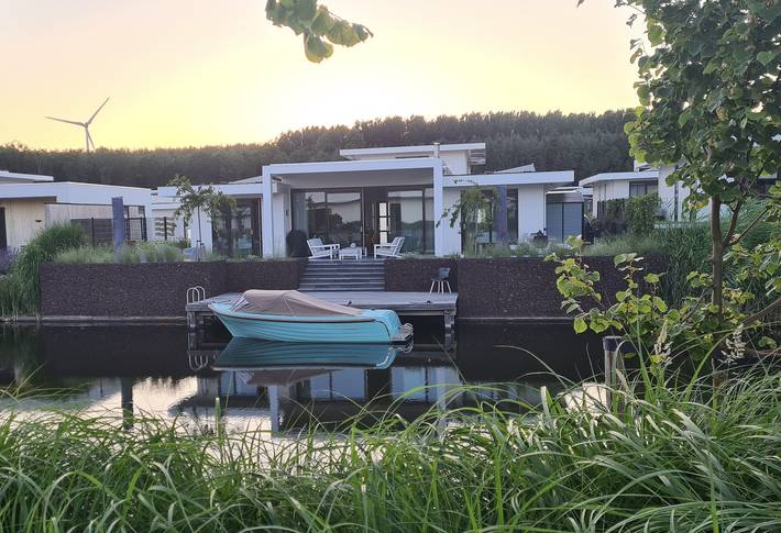 Ferienhaus für 8 Personen, mit Garten und Terrasse sowie Seeblick in Flevoland