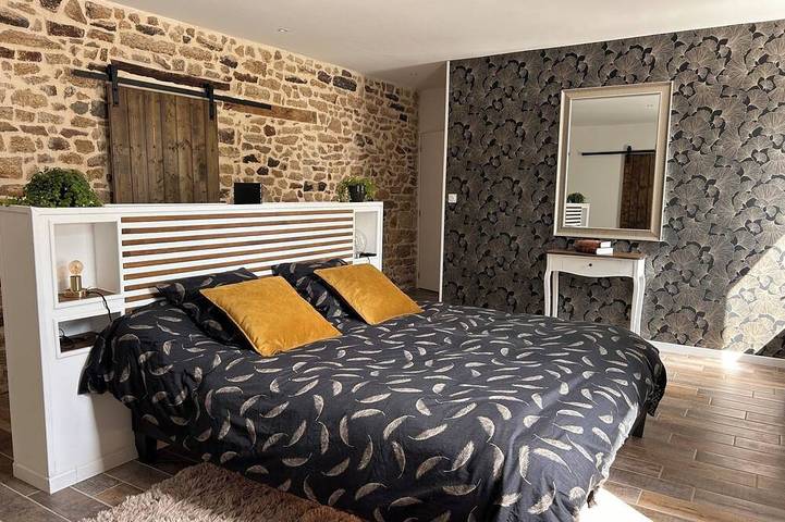 Two charming adjoining homes in the heart of a 340 m² property—sleeps 16 in Locmaria-Grand-Champ, Vannes und Umgebung