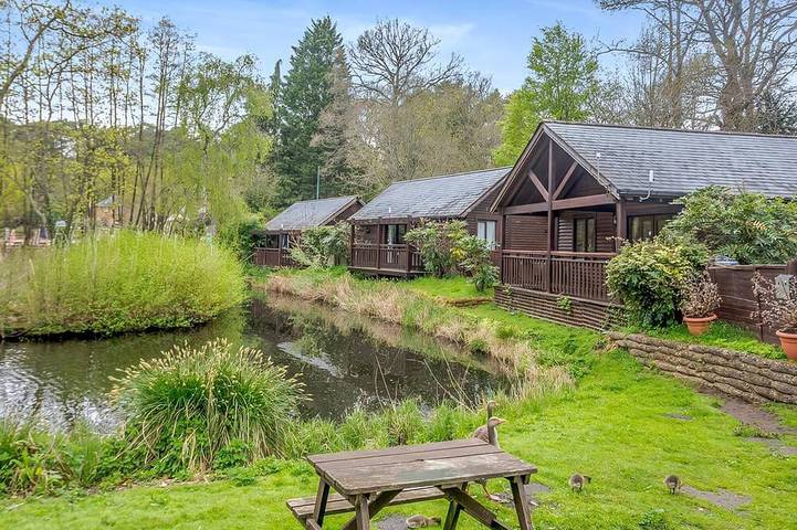 Vacation rental for 2 people, with hot tub and sauna as well as balcony/terrace in Surrey